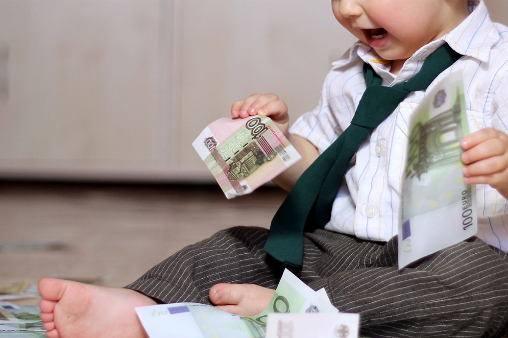 Главное, что нужно знать о новых правилах выплаты на детей до трех лет