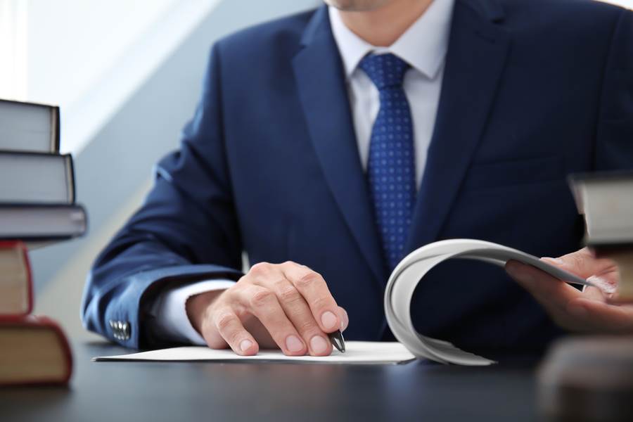 Банкротство госслужащего: нюансы процедуры и последствия