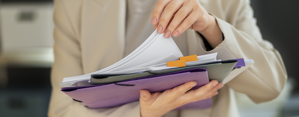 Как должнику сделать запрет на взыскание долга третьими лицами