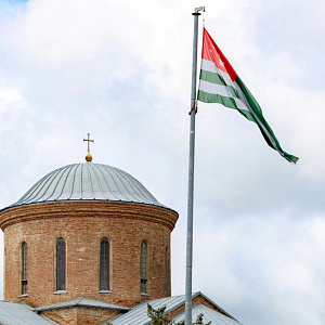 Долги за границей: выезд в Абхазию