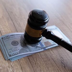 Могут ли приставы арестовать вклад, накопительный и металлический счет должника