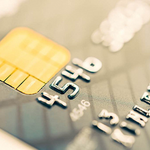 Банк блокирует перевод: почему и что делать?