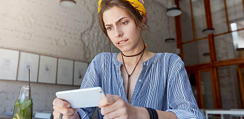 Могут ли списывать долги с карты: разбираемся в деталях